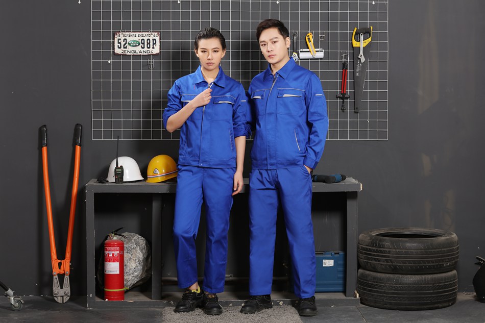  三、色彩的選擇 定制工作服選擇北京文化衫定做_什么色彩呢？ 首要根據(jù)工作性質(zhì)來停止選擇